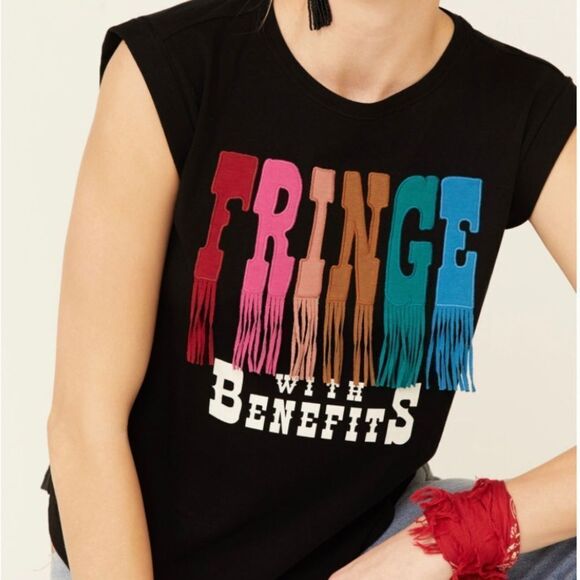 SHYANNE WOMEN'S FRINGE WITH BENEFITS GRAPHIC MUSCLE TEE - Picture 2 of 4